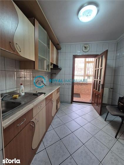 Royal Imobiliare - Vanzare apartament 3 camere zona Malu Rosu - 1