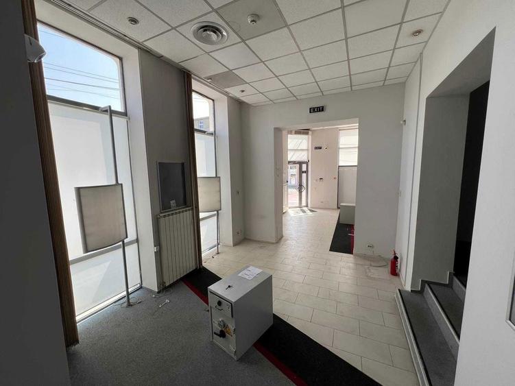 Imobil de prestigiu disponibil fosta agentie bancara BRD. - 3