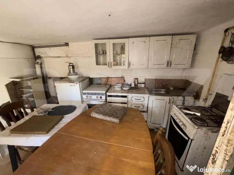 Casa de vanzare 3 camere - 4
