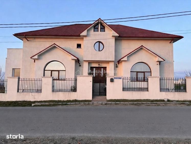 Vila eleganta cu potential - teren generos si locatie excelenta - 1