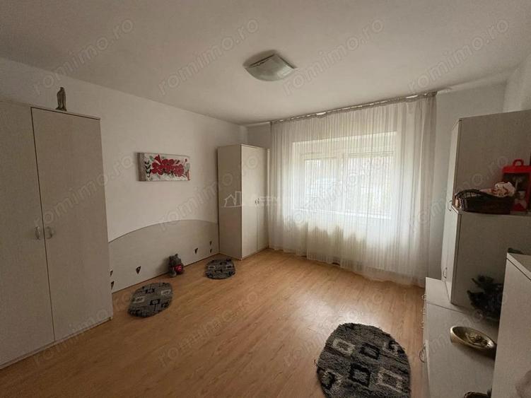 Bocsa Romana, Casa 8 Incaperi, Strada Principala. - 7