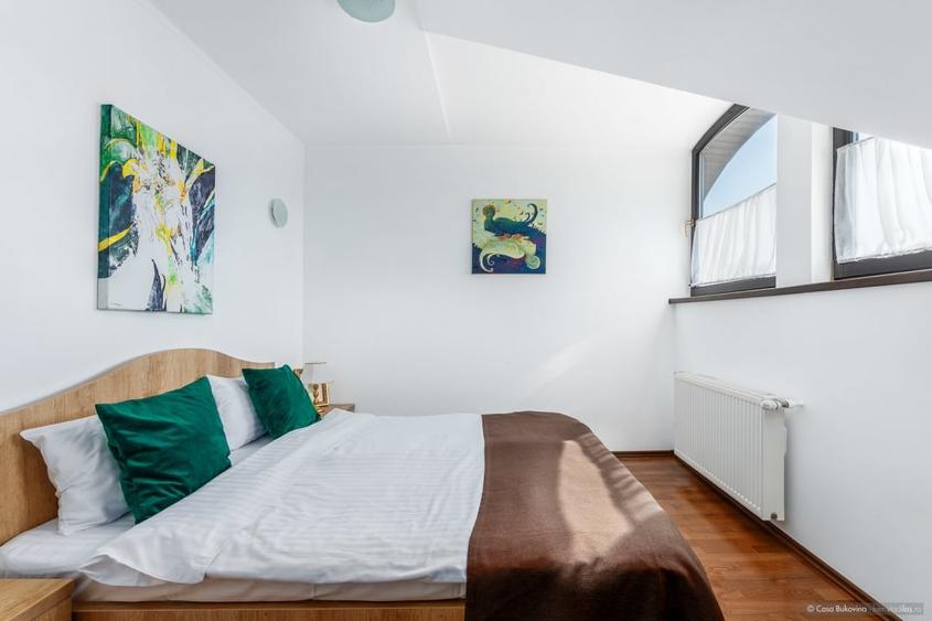 Casa de vacanta sau locuinta - 5 camere, 5 bai, 1300mp, langa Gura Humorului - 35