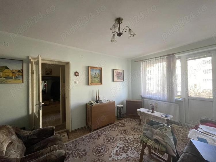 Babes ,2 camere semidecomandat, etaj , balcon, mobilat si utilat, euro - 1