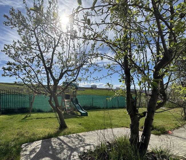 Casă 330 mp utili, aproape de centru, complet funcțională, grădină și terasă - 1