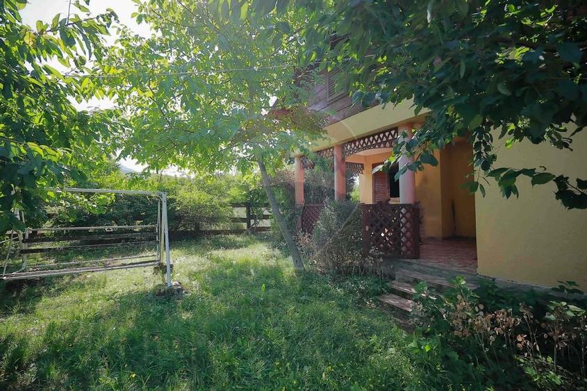 De vanzare Casa de Vacanta cu 3 camere, teren 1146 mp, Budureasa - 3