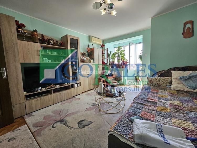 Renovat! Mobilat!. Zona semicentrala!