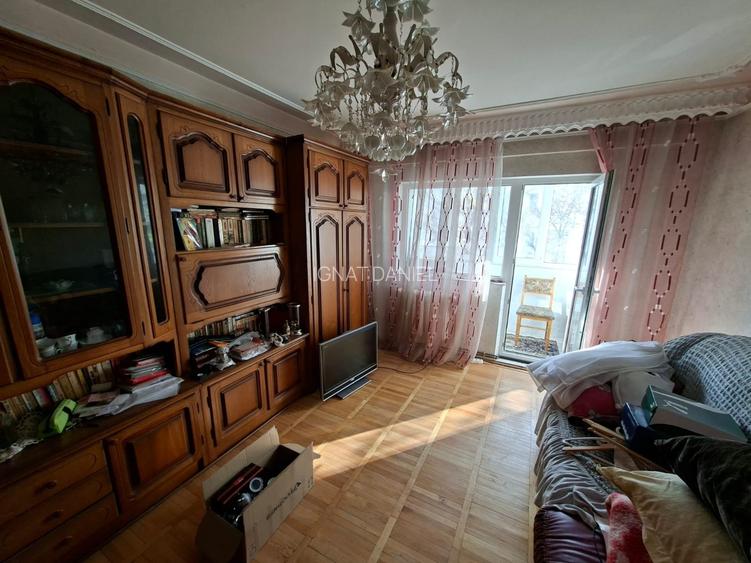 Apartament cu 2 camere decomandat, etajul 2/10, zona Alexandru cel Bun