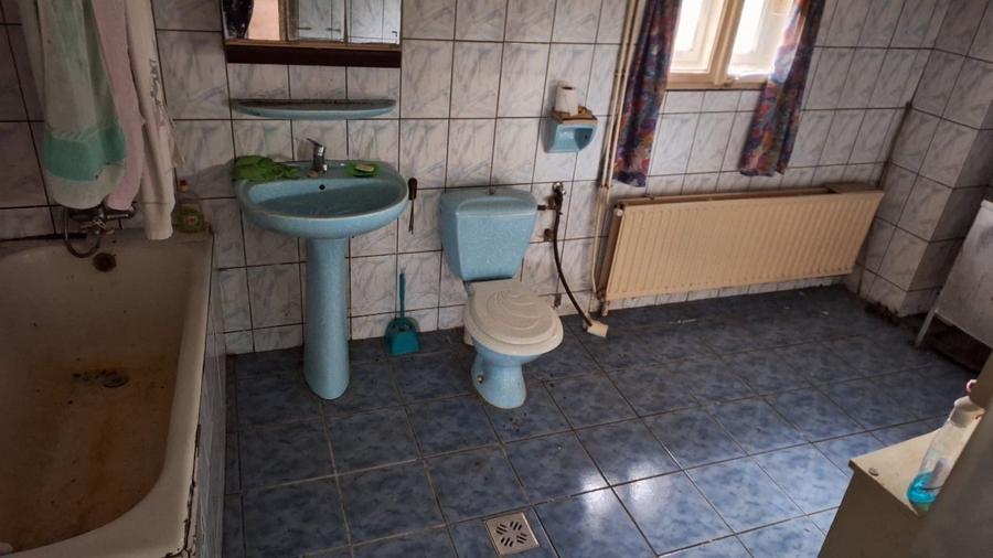 Casa de vanzare cu gradina si curte - 7