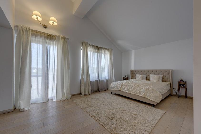 Vila eleganta pe malul lacului| Ponton si piscina| Snagov - 9