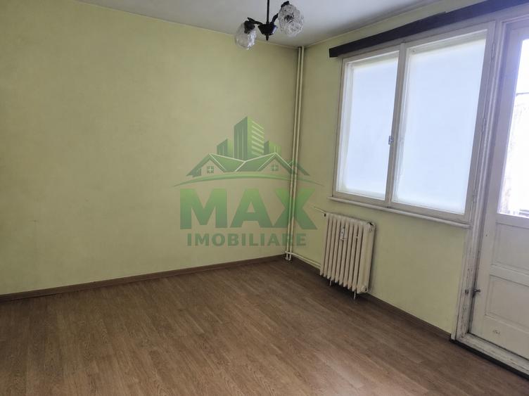 Apartament cu 3 camere semidecomandat în Andrei Mureșanu