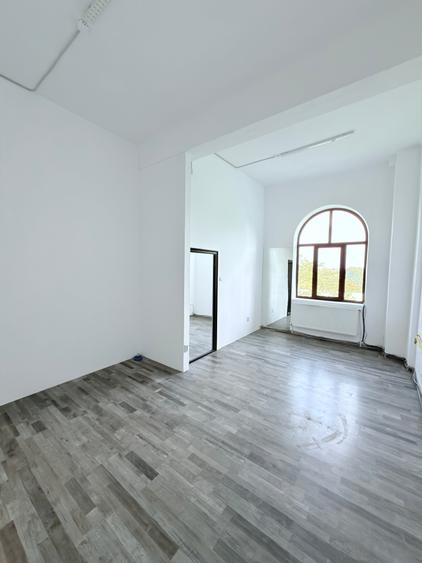Birou, de 10 mp, în Central