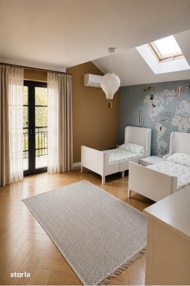 Casă cu 5 camere cu Teren 200 Mp în Central