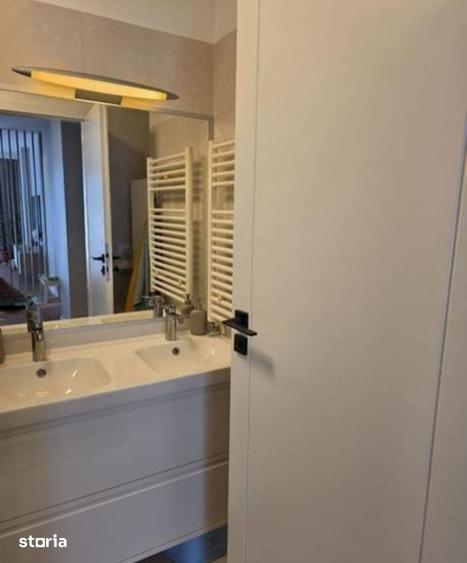 Apartament cu 4 camere semidecomandat, mobilat în Central