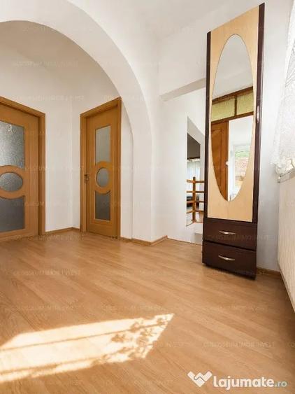 Casă cu 4 camere cu Teren 723 Mp în Central