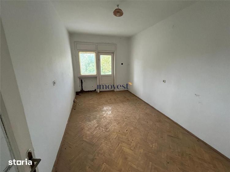 Casă cu 5 camere cu Teren 400 Mp în Titulescu