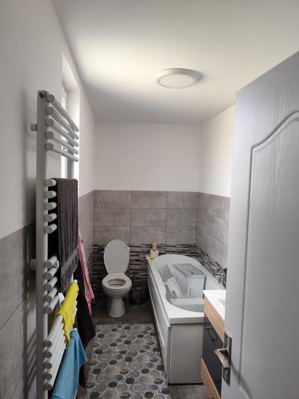 Casă cu 4 camere în Dumbrava