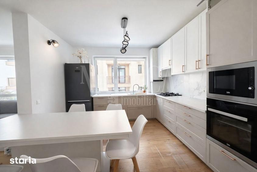 Apartament cu 4 camere decomandat în Europa