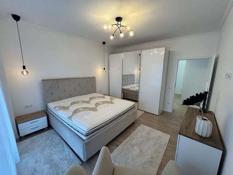 Apartament cu 3 camere decomandat în Exterior Vest