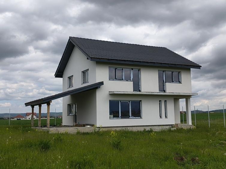 Casă individuală cu 4 camere cu Teren 665 Mp în Bod