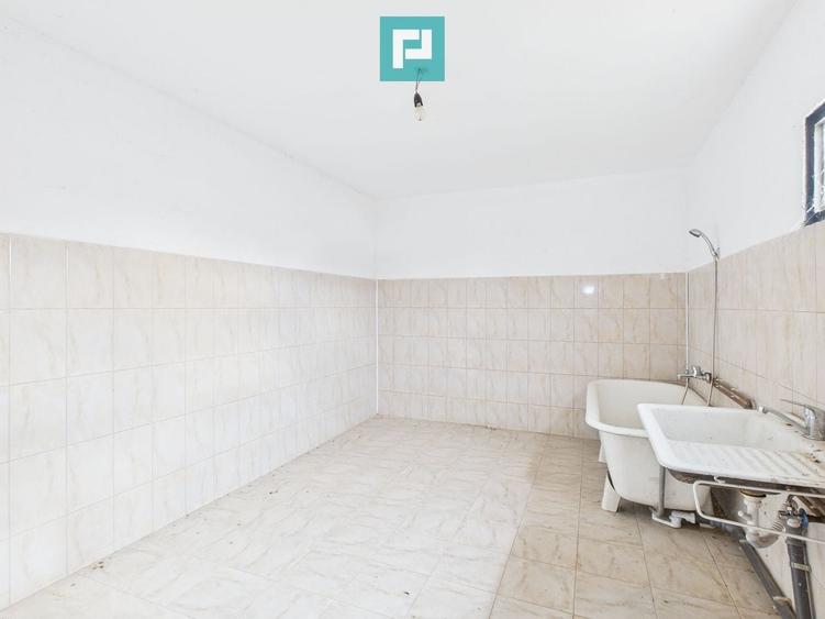 Casă individuală cu 14 camere cu Canalizare în Semlac
