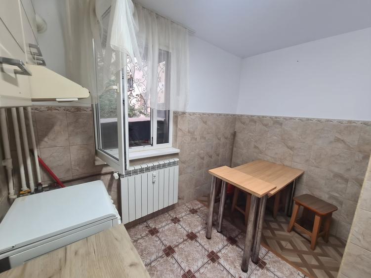 Apartament cu 3 camere decomandat în Dristor