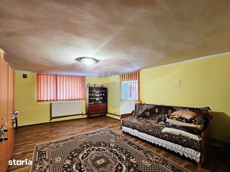 Casă cu 5 camere cu Teren 141 Mp în Central