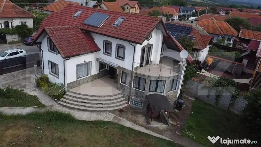 Casă cu 4 camere cu Teren 3300 Mp în Debarcader