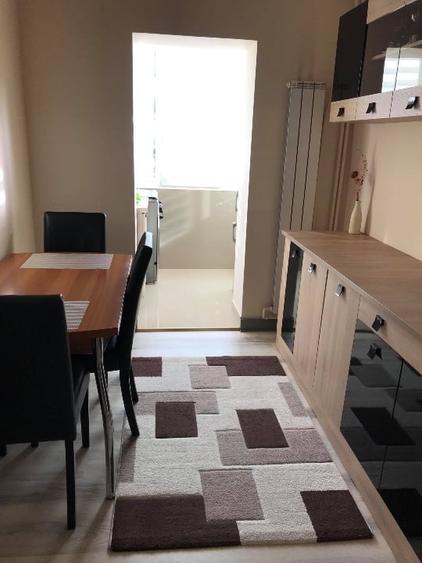 Apartament cu 3 camere decomandat, mobilat în Decebal
