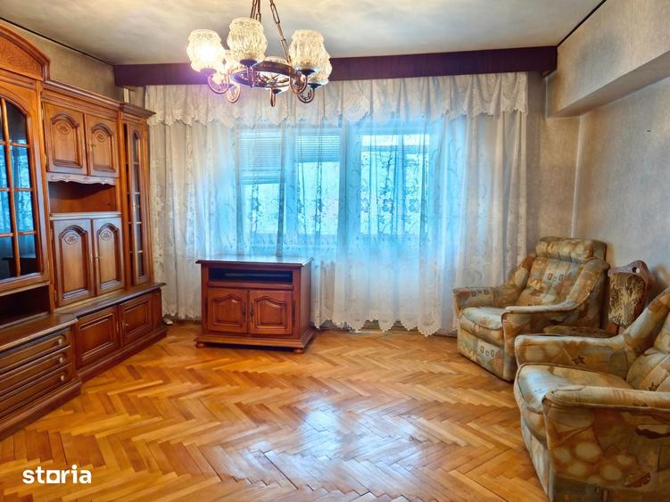 Apartament cu 3 camere decomandat în Traian