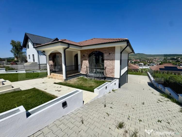 Casă cu 4 camere cu Teren 500 Mp în Corunca