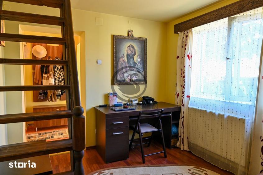 Casă cu 7 camere cu Teren 432 Mp în Vest