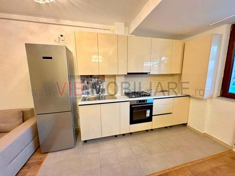 Apartament cu 3 camere semidecomandat în Crângași