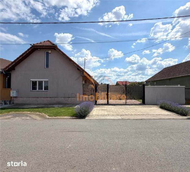 Casă cu 3 camere cu Teren 740 Mp în Girișu de Criș