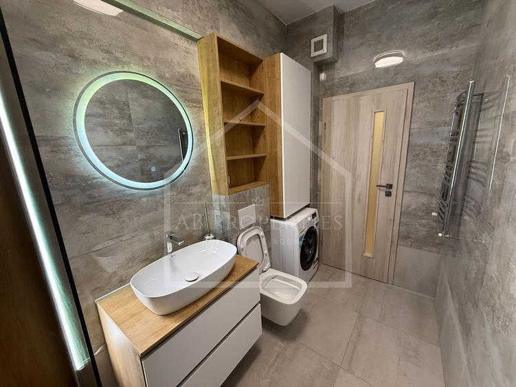 Apartament cu 2 camere semidecomandat, mobilat în Băneasa
