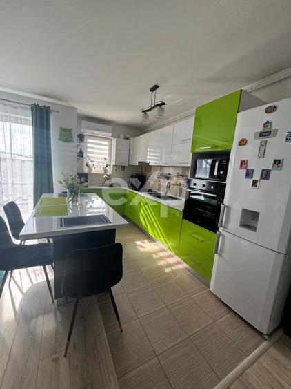 Apartament cu 3 camere semidecomandat, mobilat în Florești