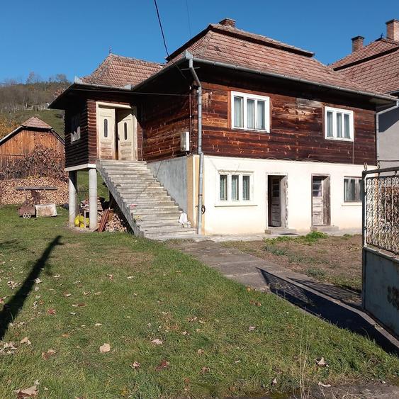 Casă cu 4 camere semidecomandat în Sălciua