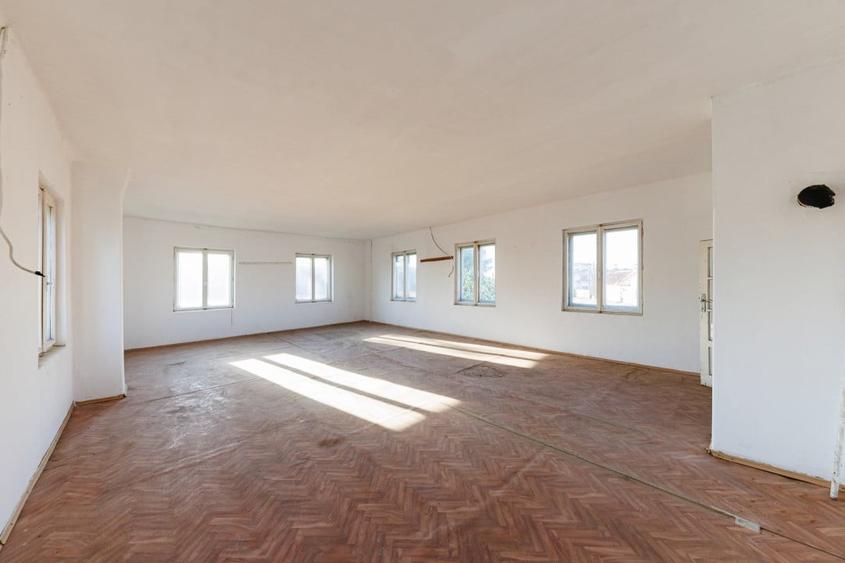 Spațiu comercial, de 131.33000183105 mp, în Orțișoara