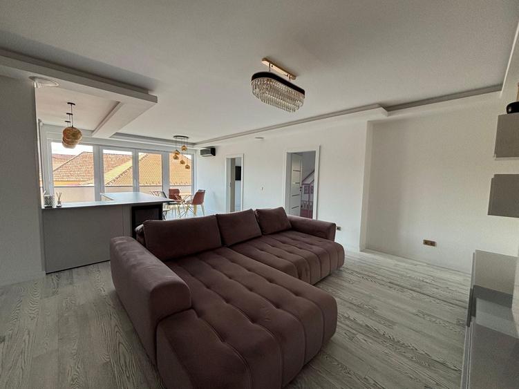 Apartament cu 3 camere decomandat în Ștefan cel Mare