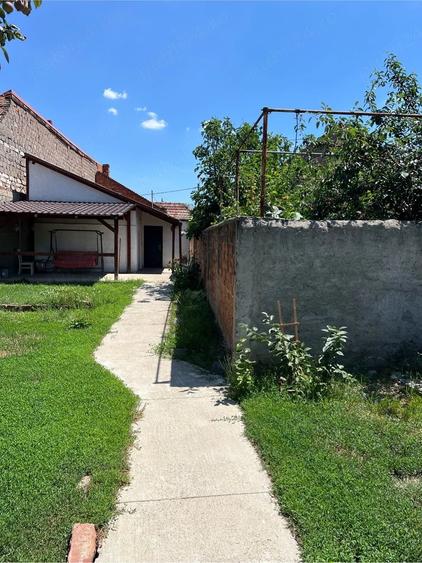 Casă cu 2 camere cu Teren 367 Mp în Central