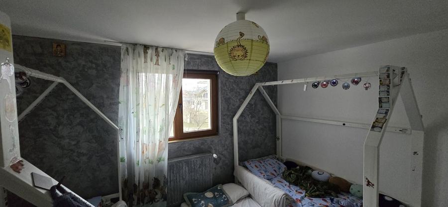 Casă cu 4 camere în Săbăreni