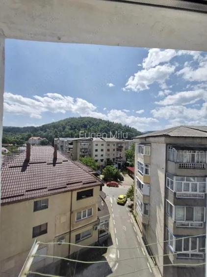 Apartament 3 camere Comane?ti, central.