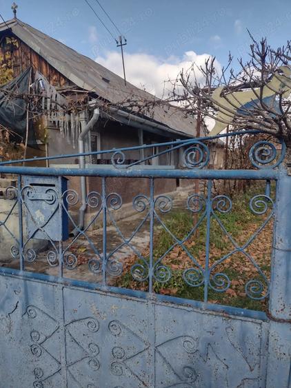 Casa de vanzare cu teren de 10 arii - 2