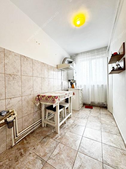 Apartament cu 3 camere decomandat, situat la etajul 7, in Micro 20. - 7