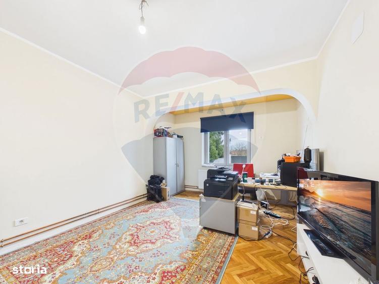 Casă cu 7 camere cu Teren 605 Mp în Snagov