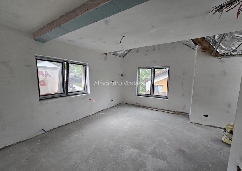Apartament cu 4 camere 125 mp cu vedere la munti - Busten... Apartament cu 4 camere 125 mp cu vedere la munti - Busten...