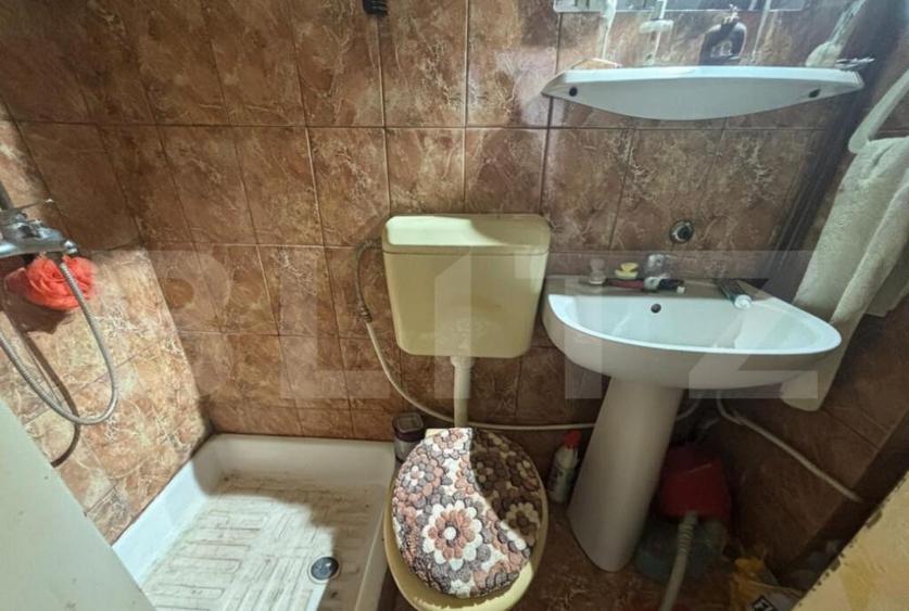 Casa 37 mp , teren 515 mp , Zona Titulescu - 4