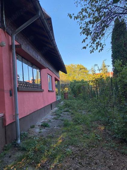 Casa in Breaza, zona semicentrala, zona de deal, teren 538 mp, deschidere 15 ml, constructie 1978 - 2