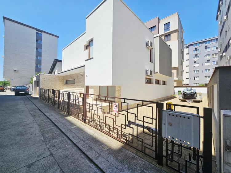 Casă de Lux cu Design Exclusivist – Eleganță, Rafinament și Confort - 9