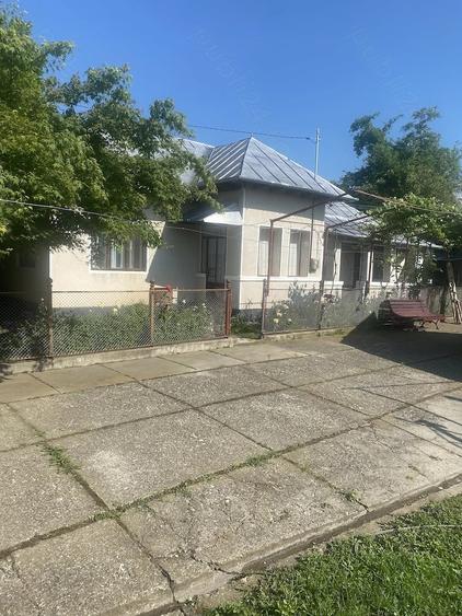 Vand casa in Ghirdoveni Dambovita - 1