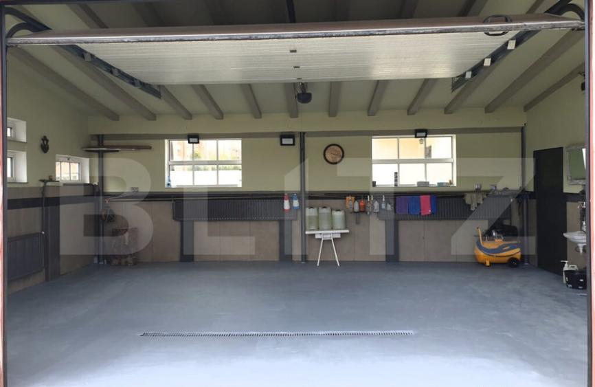 Casa exclusivista cu 4 dormitoare, 390 mp utili, zona Calea - 9